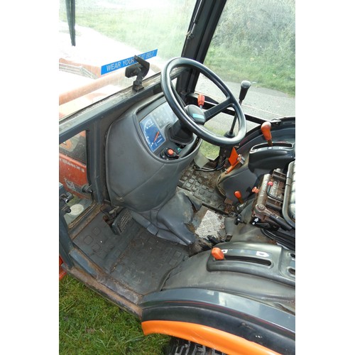 5961 - 1 x Kubota B2400 garden tractor, hour meter reads 2479 hours, shows registration number V 551 EHW . ... 