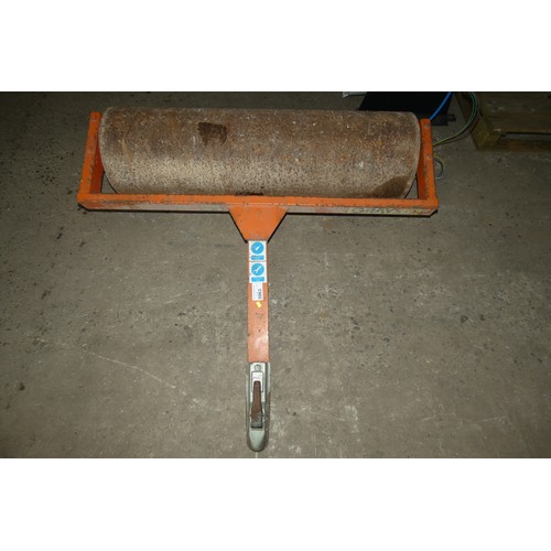 5963 - 1 x tow behind 4ft roller, overall width including towing frame is approx 54 inches /137cm. To suit ... 