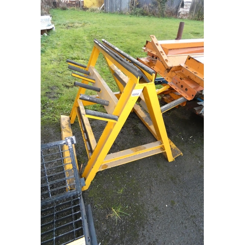 6002 - 1 x Metal spray stand