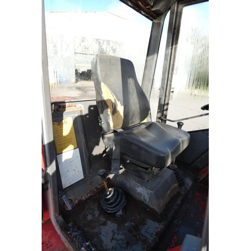 5991 - Manitou M4260P 4 Wheel Drive
V5 present, 1 key, starts, runs and drives,
Registration number: Q79 AC... 