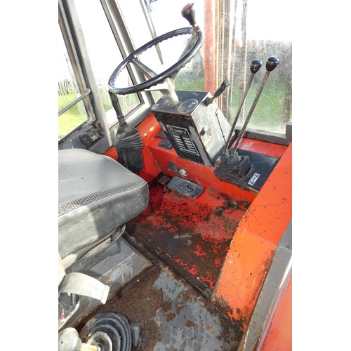 5991 - Manitou M4260P 4 Wheel Drive
V5 present, 1 key, starts, runs and drives,
Registration number: Q79 AC... 