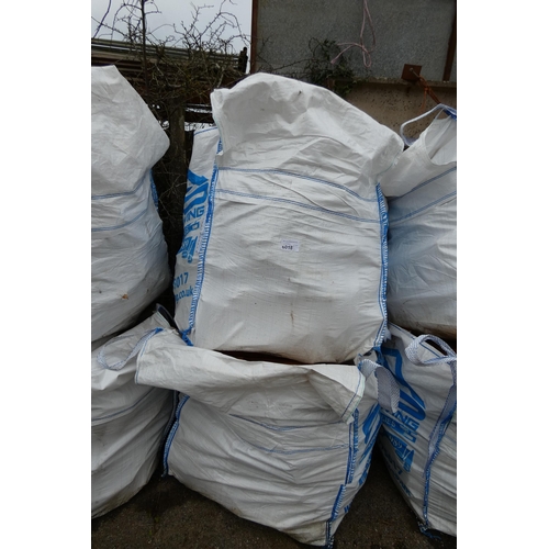 6018 - 2 dumpy bags containing a quantity of wood offcuts