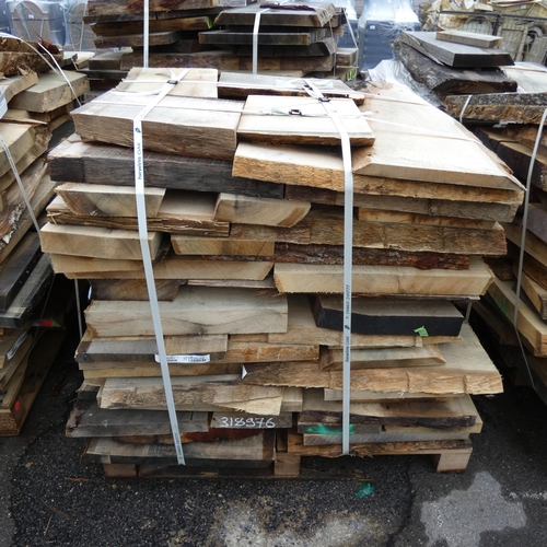 6030 - 1 pallet containing a quantity of various hardwood slabs, mainly oak - Contents of 1 pallet