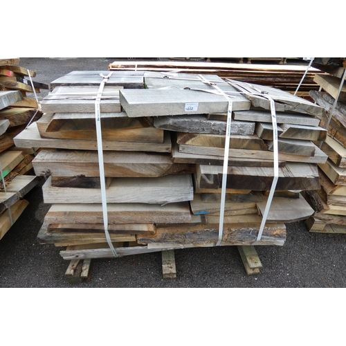 6032 - 1 pallet containing a quantity of various hardwood slabs, mainly oak - Contents of 1 pallet