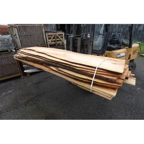 6037 - A quantity of waney edge boards (Cedar) measuring approx 250cm long (Top Stack)