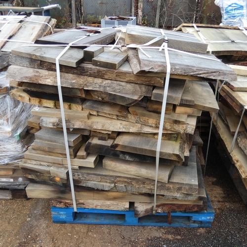 6040 - 1 pallet containing a quantity of various hardwood slabs, mainly oak - Contents of 1 pallet