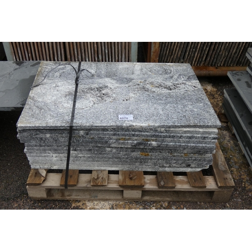 6070 - Approx 14 x Juparana Granite slabs measuring approx 900 x 600 x 20mm