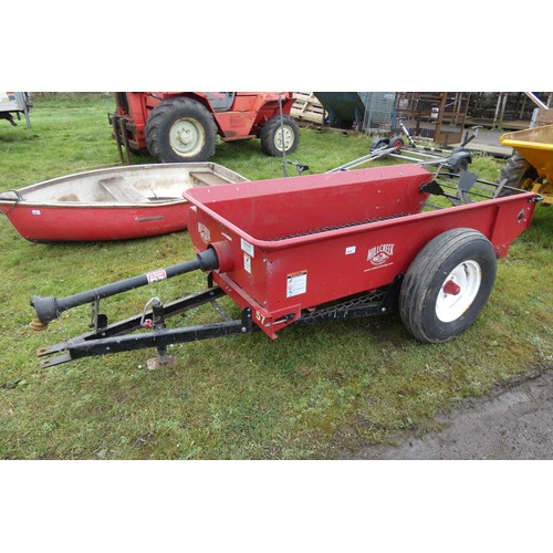 5995 - 1 x PTO driven rear discharge dung spreader by Millcreek Manufacturing, type 57P, internal bed measu... 