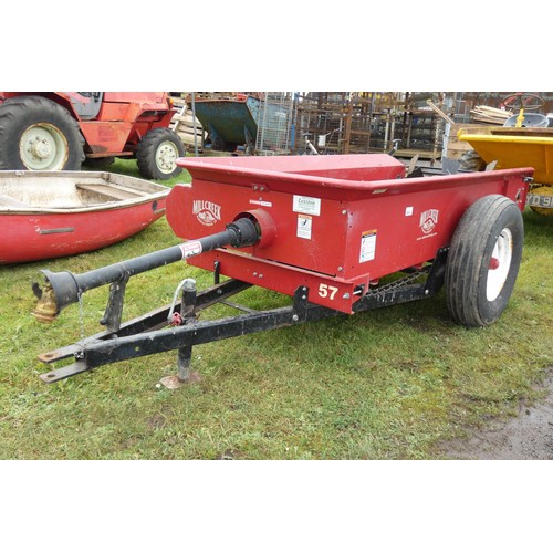 5995 - 1 x PTO driven rear discharge dung spreader by Millcreek Manufacturing, type 57P, internal bed measu... 