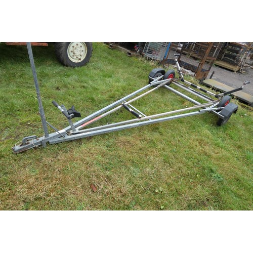 5993 - A single axle, unbraked sailing dinghy trailer by West Mersea Trailers, the bed measures approx 3m l... 