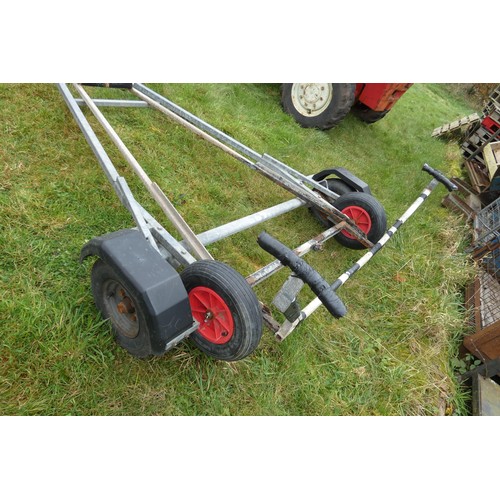 5993 - A single axle, unbraked sailing dinghy trailer by West Mersea Trailers, the bed measures approx 3m l... 