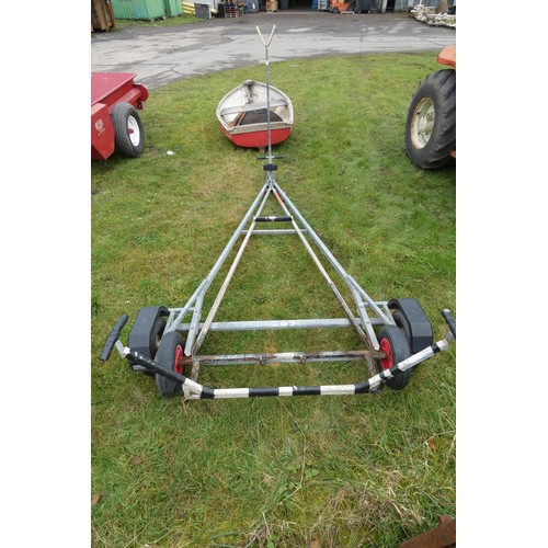 5993 - A single axle, unbraked sailing dinghy trailer by West Mersea Trailers, the bed measures approx 3m l... 