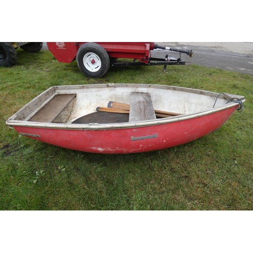 5994 - 1 x Fibreglass rowing boat measuring approx 250cm x 120cm, no make or model visible. Comes with 2 oa... 