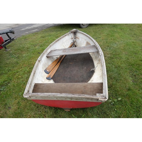 5994 - 1 x Fibreglass rowing boat measuring approx 250cm x 120cm, no make or model visible. Comes with 2 oa... 