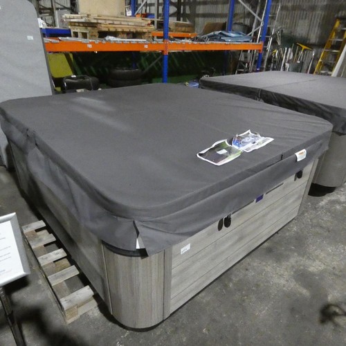 5771 - A Villeroy & Boch A6L-E Fitness Edition ex-display hot tub with insulated cover, YOM 2021, serial nu... 