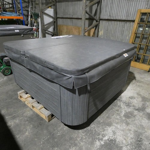 5781 - An Artesian Nevis 45 ex-display hot tub with insulated cover, YOM 2020, serial number 2166418 overal... 