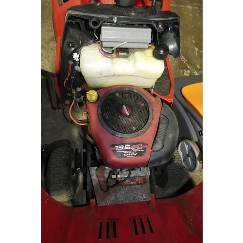 5960 - 1 x Mountfield 1436S ride on garden tractor / mower. Please note that no grass cutting deck or grass... 