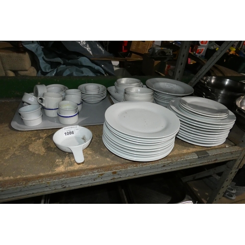 1086 - A quantity of various white crockery including plates etc contents of 1/2 a shelf