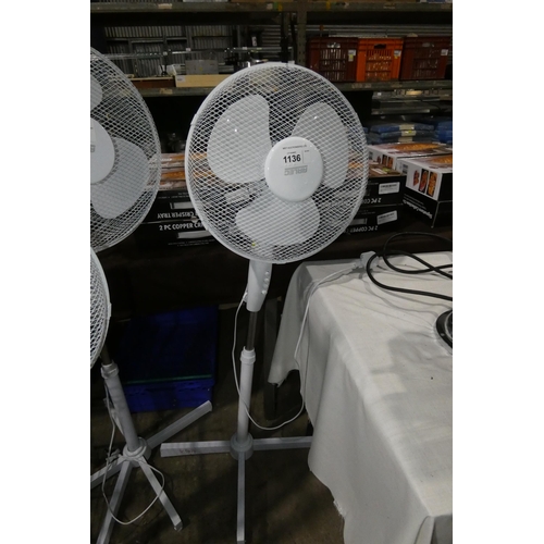 1136 - A freestanding white fan by Arlec trade. Tested Working