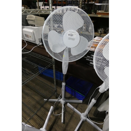 1137 - A freestanding white fan by Arlec trade. Tested Working