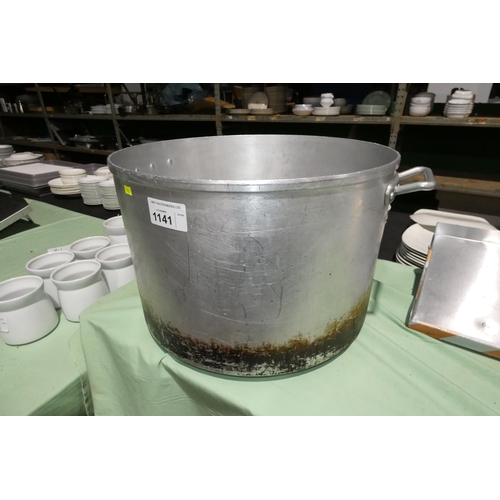 1141 - A large aluminium cooking pot approx 52x35cm