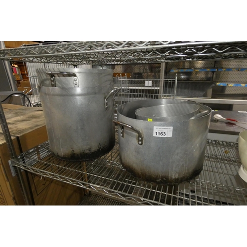 1163 - 5 x various aluminium cooking pots, no lids