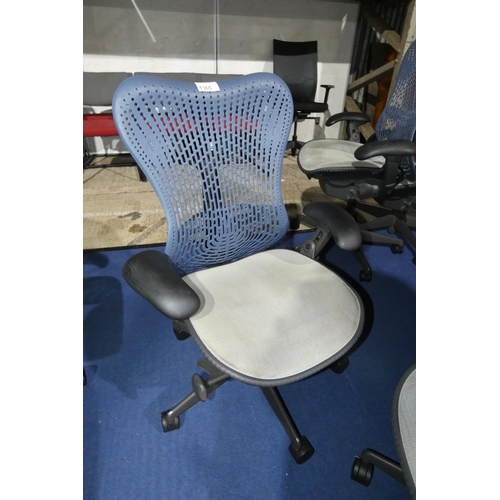 1365 - 1 x Herman Miller Mirra office swivel chair with grey mesh seat and dark blue plastic back