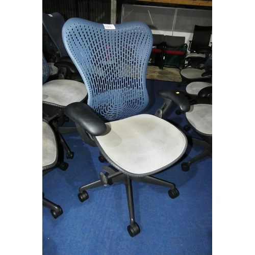 1371 - 1 x Herman Miller Mirra office swivel chair with grey mesh seat and dark blue plastic back