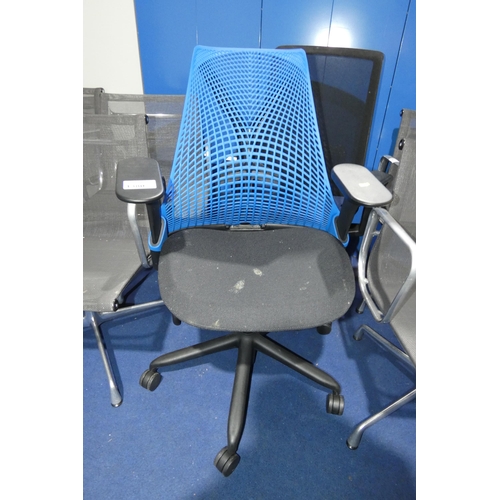 1380 - 1 x Herman Miller Sayl blue plastic black cloth seat fully adjustable office swivel chair