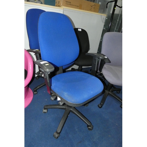 1389 - 1 x blue upholstered office swivel chair