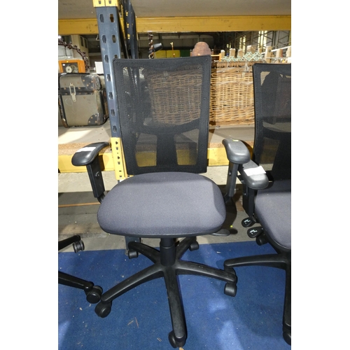 1410 - 1 x Senator black upholstered office swivel chair with black mesh back panel