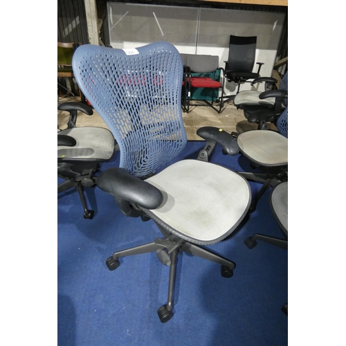 1428 - 1 x Herman Miller Mirra office swivel chair with grey mesh seat and dark blue plastic back