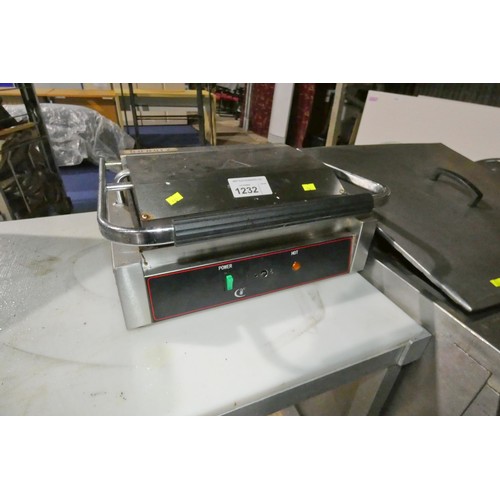 1232 - A commercial stainless steel contact grill by Infinity 240v - trade. Requires Attention