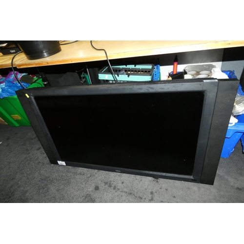 2545 - A 42 inch LCD monitor by NEC type L429N9 comes with an industrial ceiling mount - trade. Tested work... 