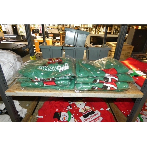 2614 - 8 x children's green Christmas jumpers