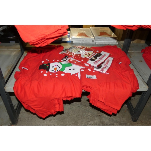 2616 - A quantity of red Christmas T-shirts, contents of 1 shelf, please see pictures for more details