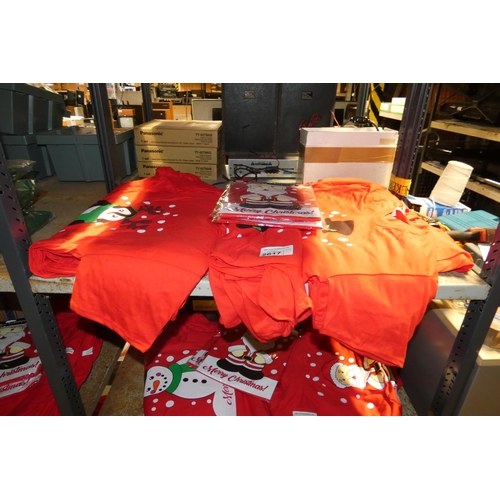 2617 - A quantity of red Christmas T-shirts, contents of 1 shelf, please see pictures for more details