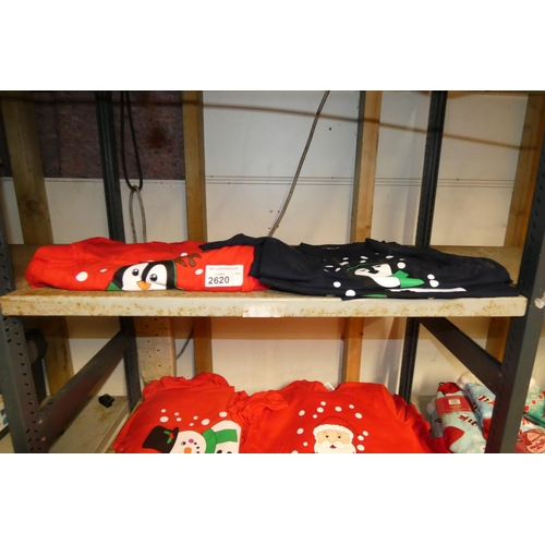 2620 - A quantity of red & blue Christmas T-shirts, contents of 1 shelf, please see pictures for more detai... 