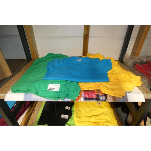 2628 - A quantity of size XS T-shirts by Fruit Of The Loom, contents of 1 shelf