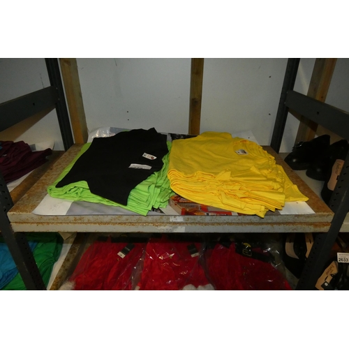 2629 - A quantity of size XS T-shirts by Fruit Of The Loom, contents of 1 shelf