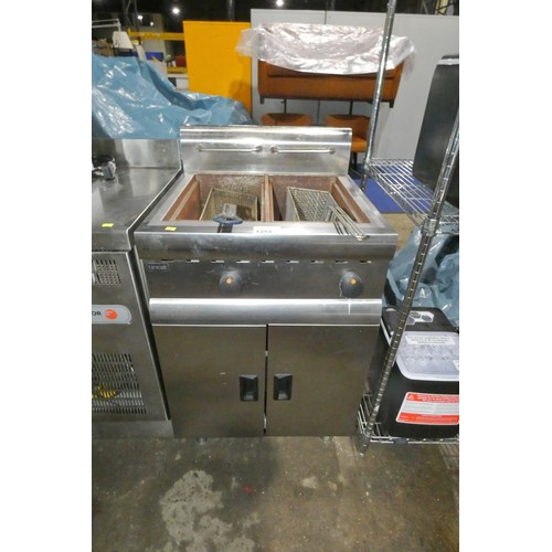 1252 - A commercial stainless steel gas fired twin basket deep fryer by Lincat - trade