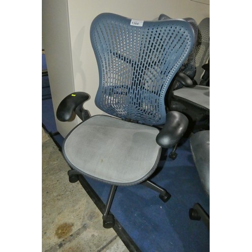 1364 - 1 x Herman Miller Mirra office swivel chair with grey mesh seat and dark blue plastic back