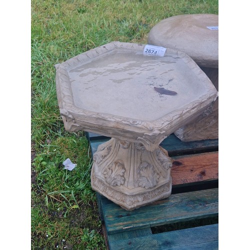 2674 - A gothic style concrete bird bath