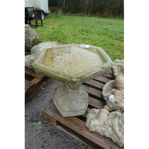 2695 - A gothic style concrete bird bath