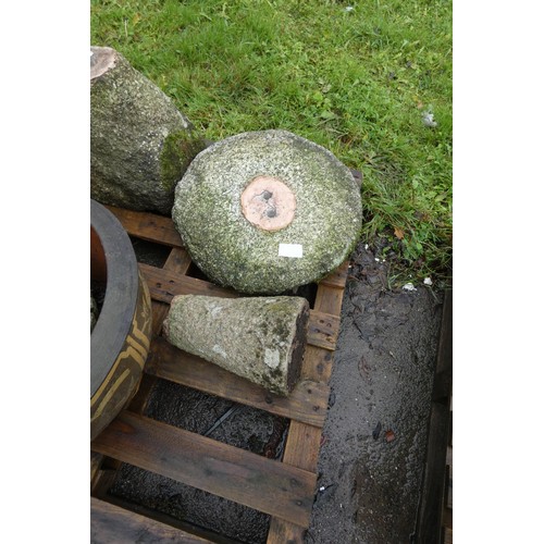 2696 - A weathered concrete staddle stone