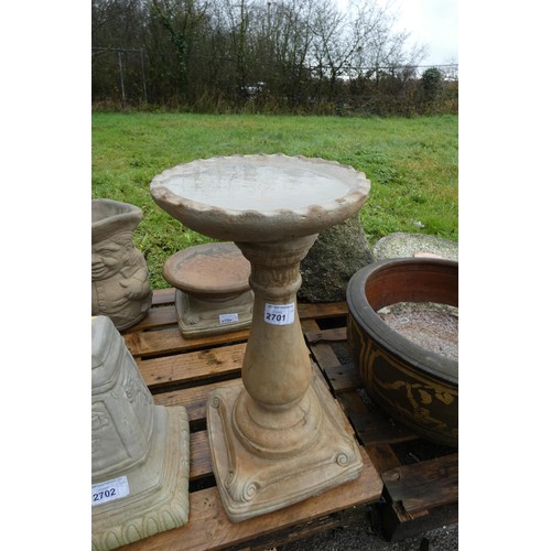 2701 - A tall round concrete bird bath