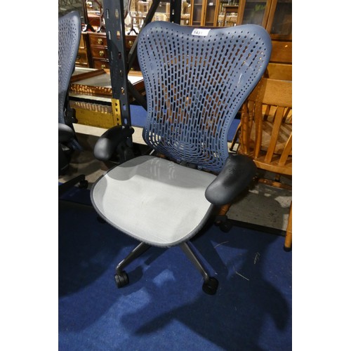 1431 - 1 x Herman Miller Mirra office swivel chair with grey mesh seat and dark blue plastic back