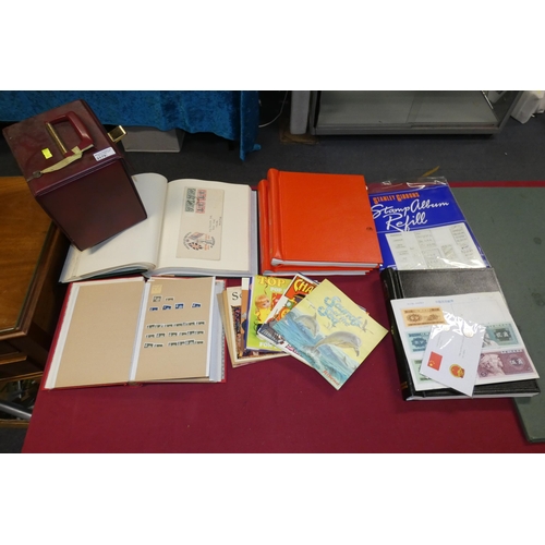 3179 - A collection of vintage single records and a quantity of miscellaneous collectors stamps and albums