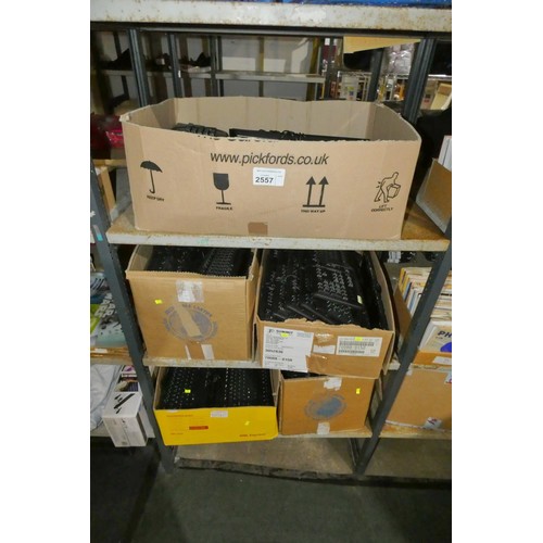 2557 - 5 boxes containing approx 100 used usb computer keyboards - trade