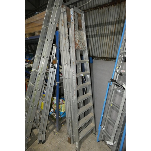 2076 - A triple extending aluminium ladder (3 x 9 rung) and 1 x aluminium step ladder